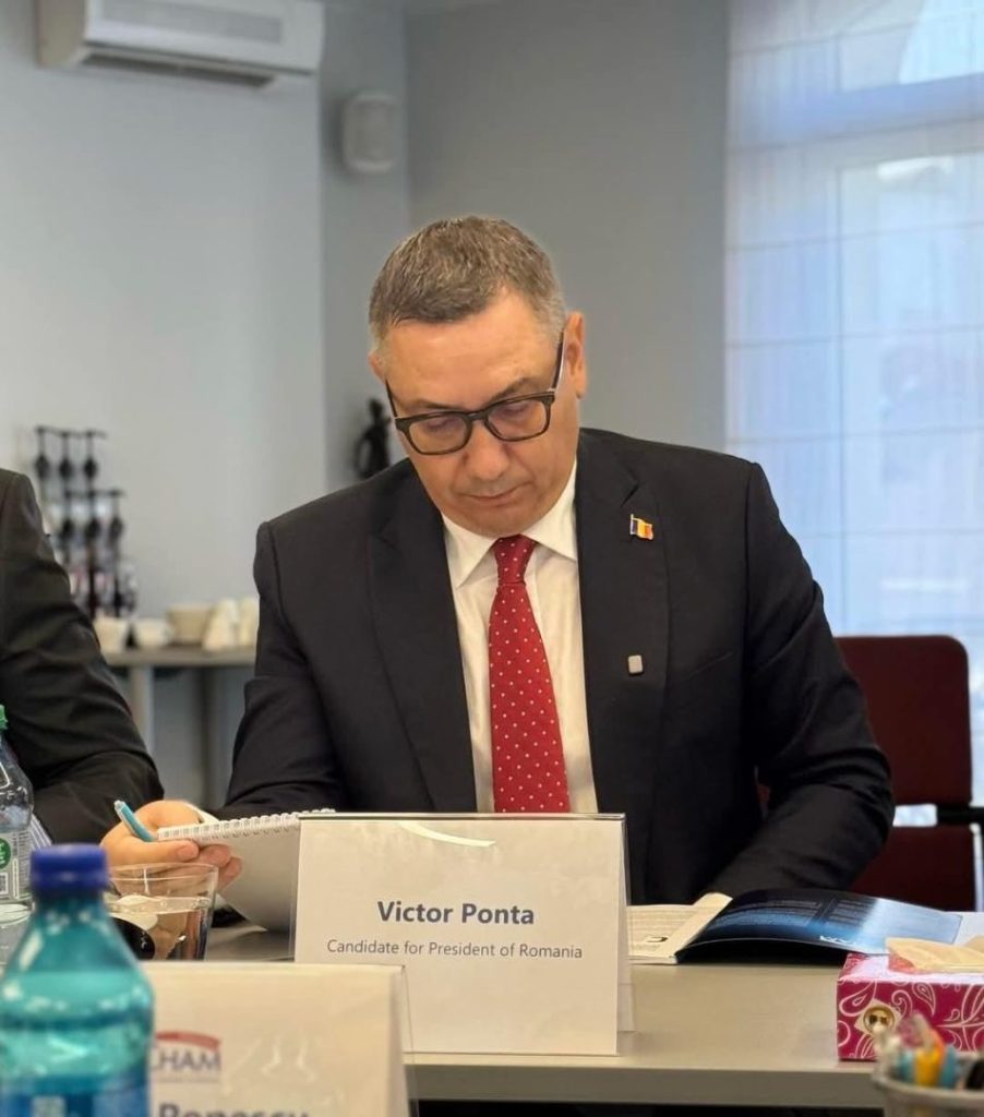 Victor Ponta, candidat la Președinția României: 500 lei în sezon și 1.000 lei în extrasezon pentru vouchere vacanta, aplaudat de Eugen Teodorovici