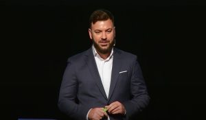 Cum am ajuns să murim prea tineri prin infarct? Dr. Iulian Călin, la TEDx Baia Mare, despre lipsa de educație medicală în România